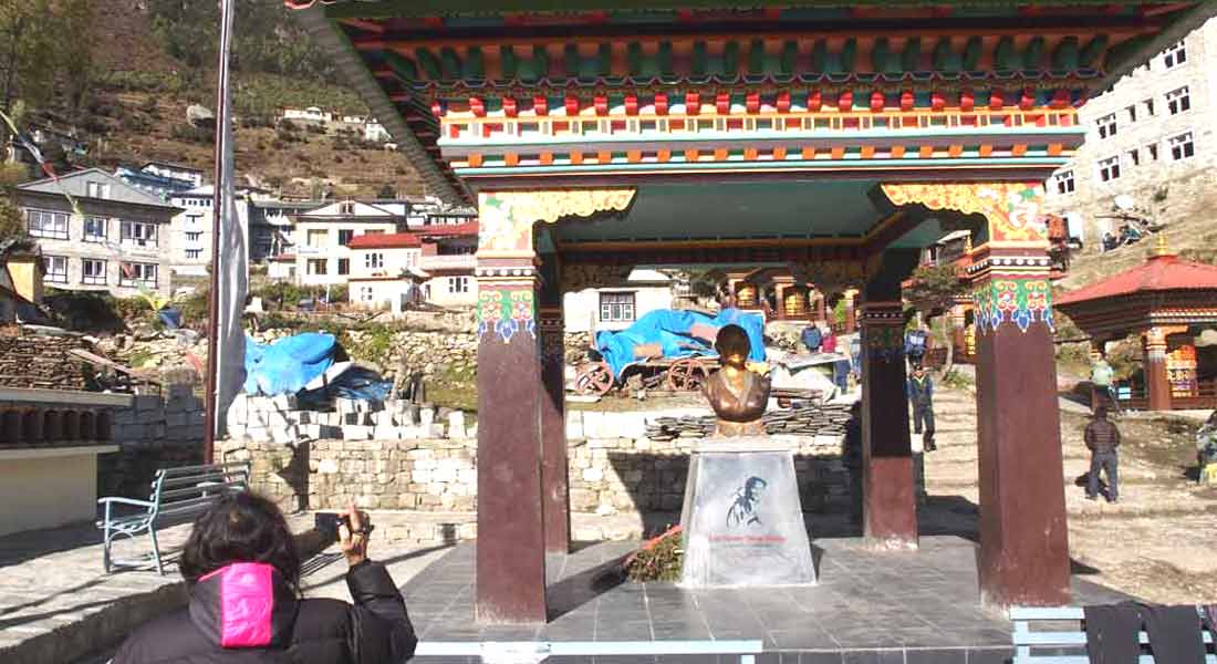 Renjo La Pass Trek