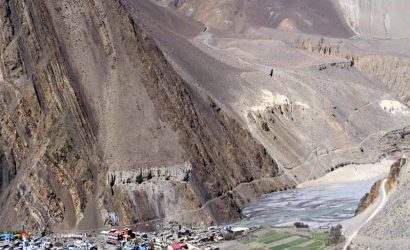 Hiring guides porters upper mustang trek