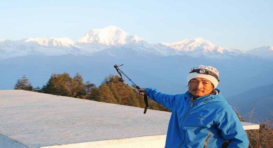 Hire a guide and porter for the Annapurna Circuit trek