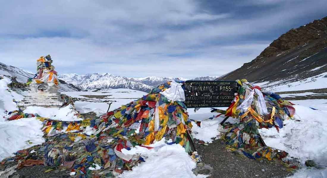 Hire a guide and porter for the Annapurna Circuit trek